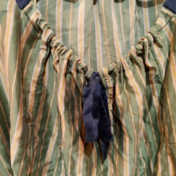 BCBG Maxazria 100% silk blouse size S - Picture 3 of 5